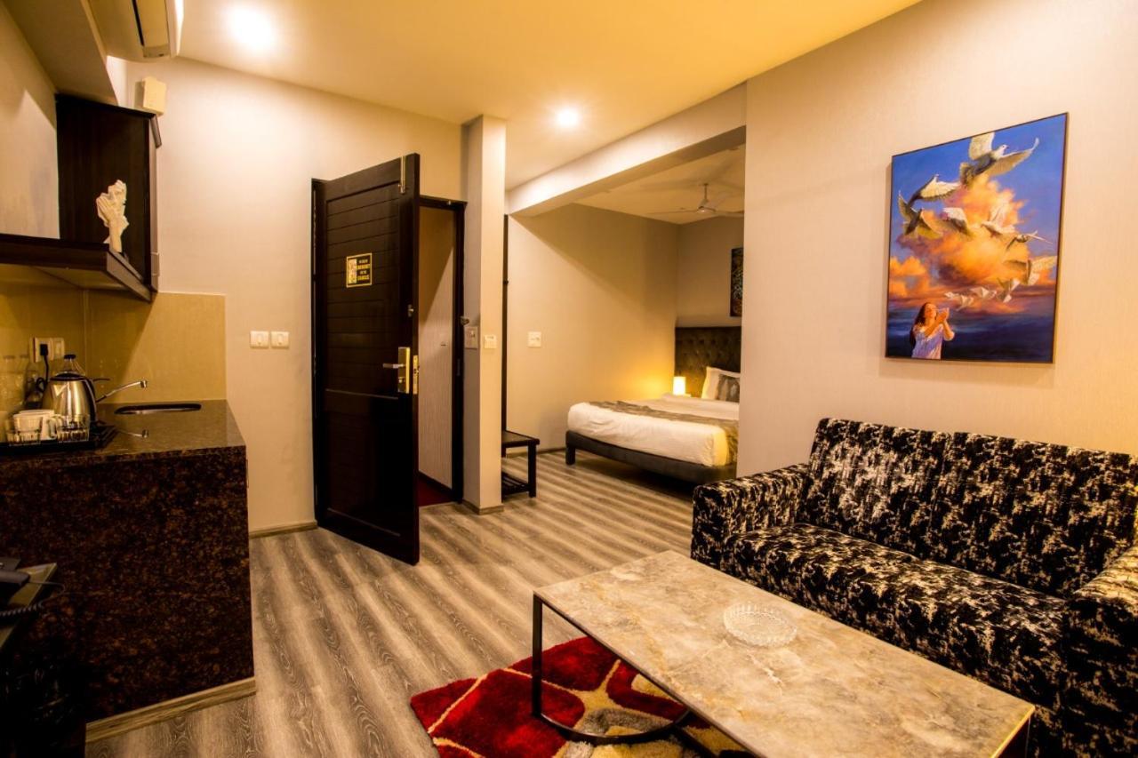Encore Suites Goa Panaji Extérieur photo